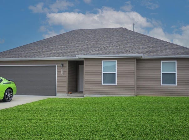 110 Silver Maple Drive, Aurora, MO 65605