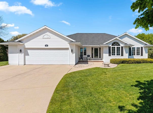 715 HICKORY VALLEY Court, DE PERE, WI 54115-3363