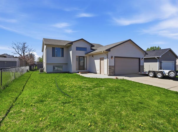 1513 E 67th St N, Sioux Falls, SD 57104