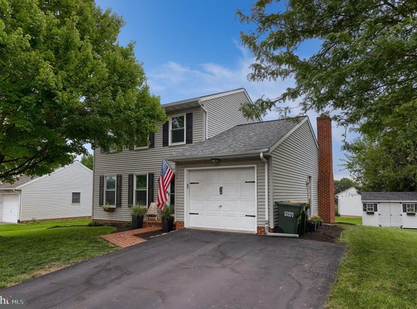 561 FRIENDSHIP AVENUE, LANCASTER, PA 17601
