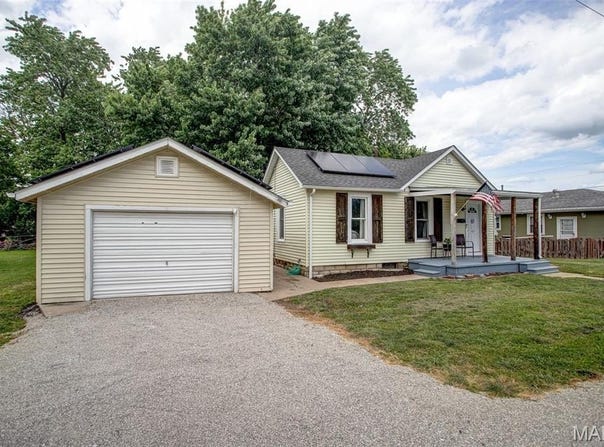 709 1st Street, Jerseyville, IL 62052