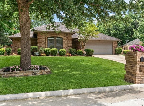 1302 Spyglass Drive, Mansfield, TX 76063