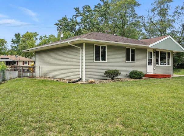 3737 W 77th Place, Merrillville, IN 46410