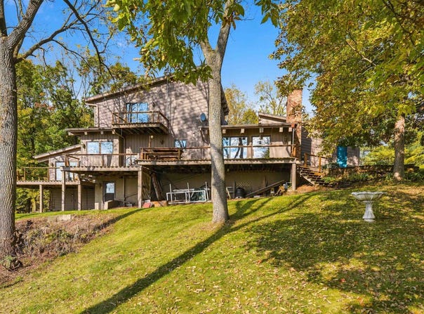 987 Whispering Lane, Hazel Green, WI 53811