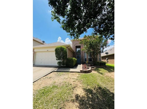 4648 Park Bend Drive, Fort Worth, TX 76137