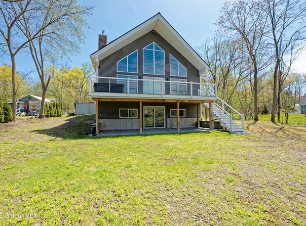 119 East Side Drive, Clifton Park, NY 12019