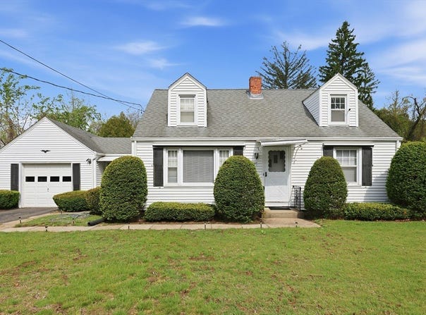 55 River Rd, Agawam, MA 01001