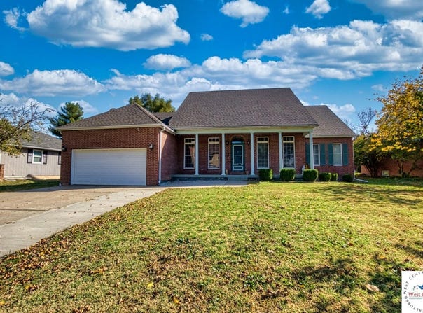 1808 S Nicklaus Drive, Clinton, MO 64735