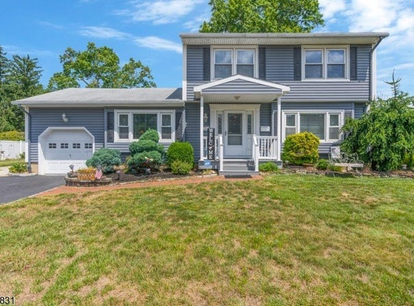 32 Dogwood Dr, Middlesex Boro, NJ 08846-1403