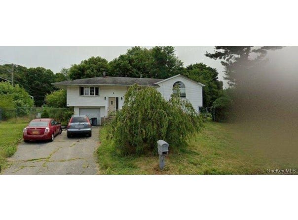 2 Partridge Lane, East Setauket, NY 11733