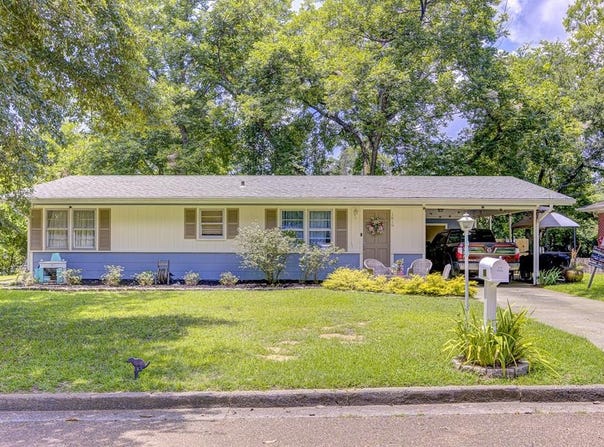 1819 Eisenhower, Vicksburg, MS 39180