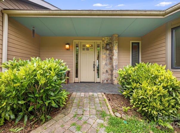 16 Pearl Mountain Ridge, Leicester, NC 28748