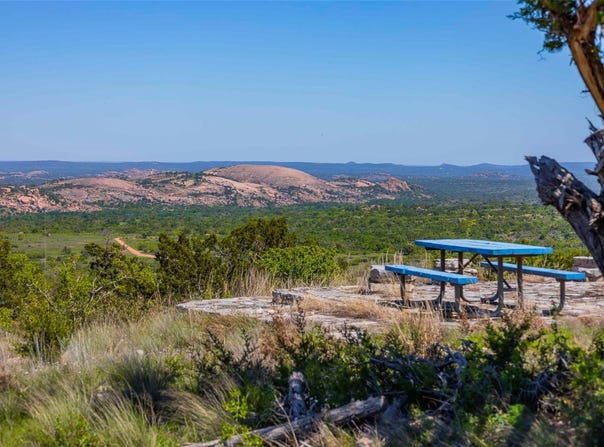 743 Welgehausen RD, Fredericksburg, TX 78624