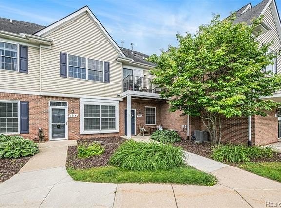1116 Rial Lake Drive, Howell, MI 48843