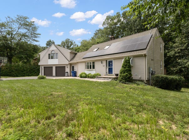 26 Lochview Drive, Windsor, CT 06095