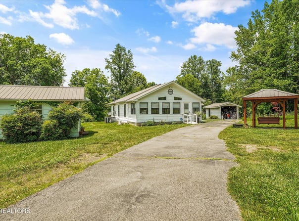 127 Mountain Rd, Oliver Springs, TN 37840