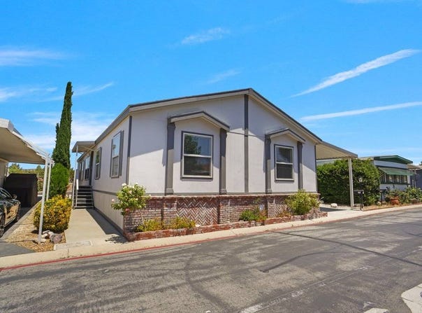 27361 Sierra Highway, Canyon Country, CA 91351