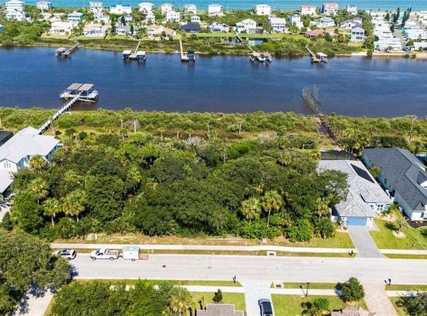 62 N RIVERWALK Drive, PALM COAST, FL 32137