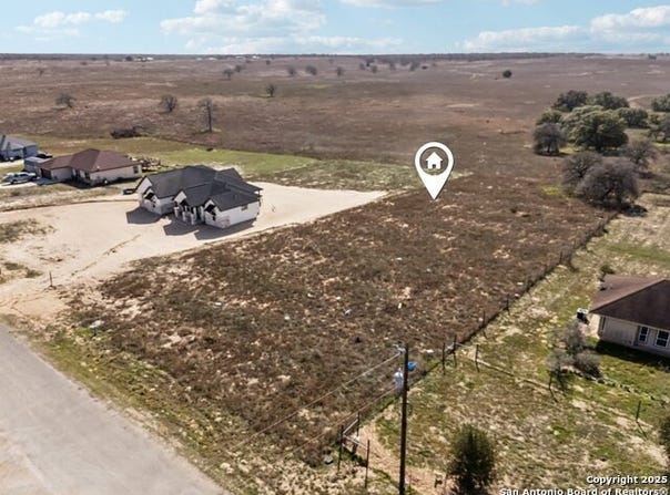 744 Lake Valley, La Vernia, TX 78121