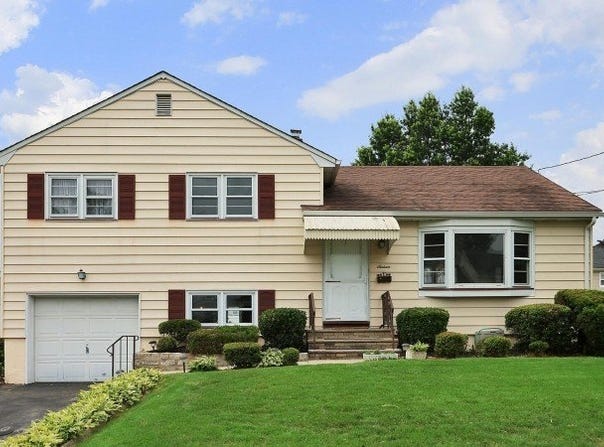 16 Cutler Pl, Clark Twp., NJ 07066-1713