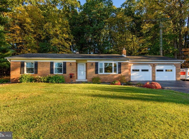 1740 VALLEY GREEN Road, ETTERS, PA 17319