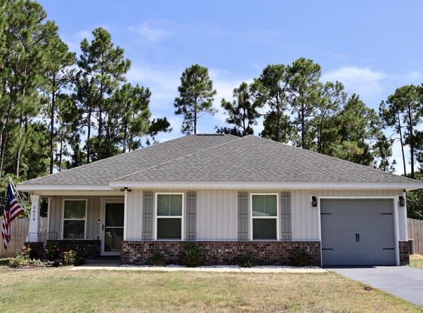 5619 Charter Circle, Gulf Breeze, FL 32563