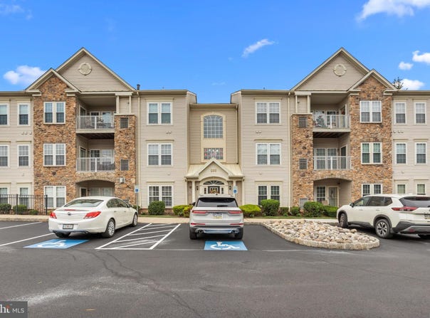 200 DOUGLAS FIR DRIVE, WARRINGTON, PA 18976