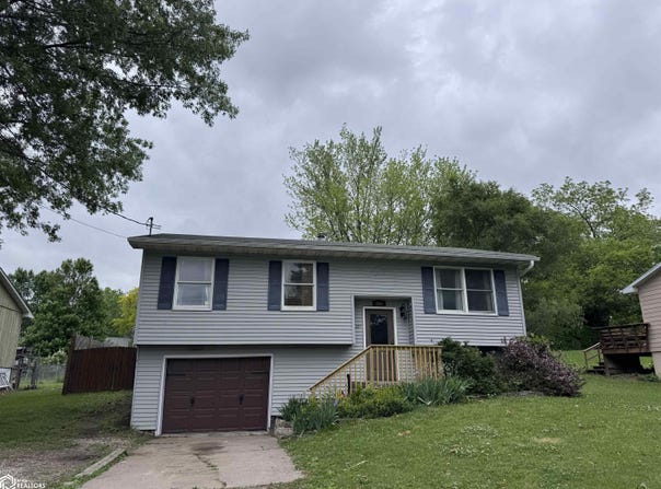 201 Glasgow Road, Fairfield, IA 52556