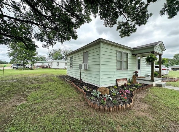 422 E 11th Street, Prague, OK 74864