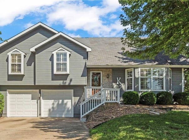 1002 N Parker Terrace, Olathe, KS 66061