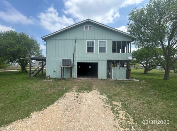 501 S 15th Street, Seadrift, TX 77983