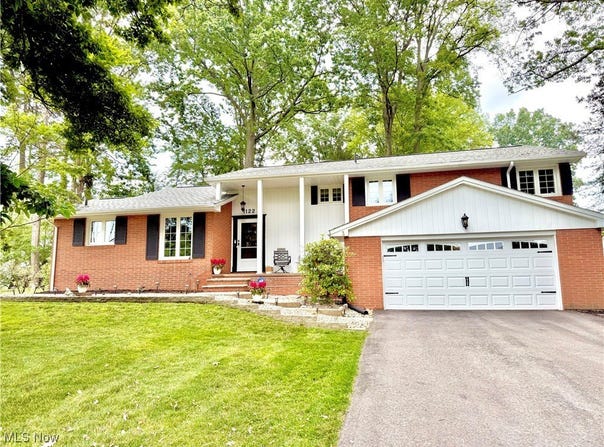 1122 Sunset Boulevard SW, North Canton, OH 44720