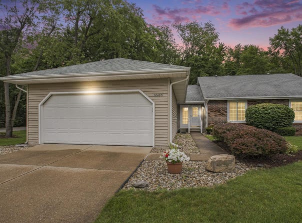 18485 Wooded Way, South Bend, IN 46637-4383