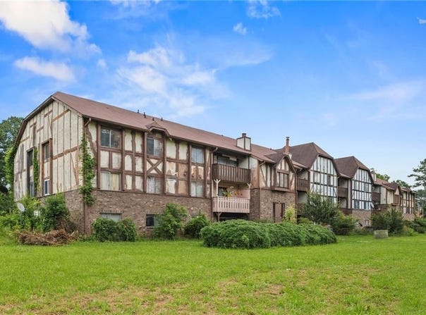 124 Camelot Drive, Atlanta, GA 30349