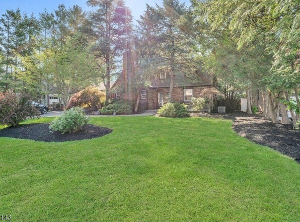 2086 Westfield Ave, Scotch Plains Twp., NJ 07076-1812
