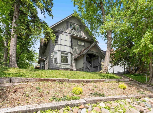 1511 E 4th St, Duluth, MN 55812