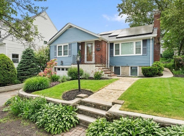 22 Cumner Ave, Melrose, MA 02176