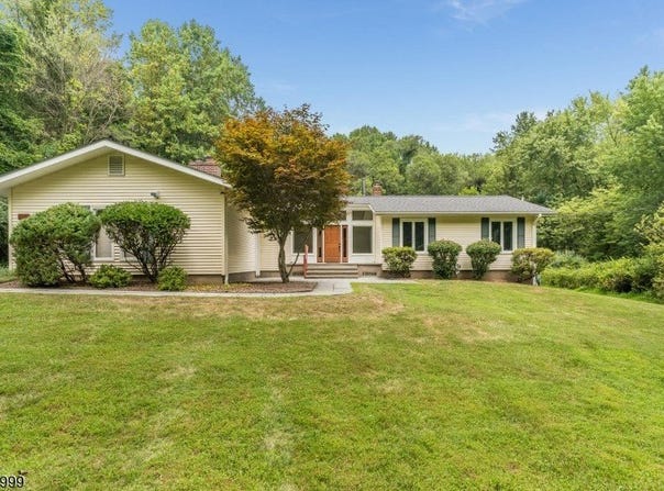526 Cokesbury Rd, Clinton Twp., NJ 08801