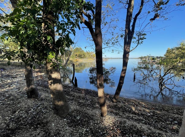 Oakwood Drive, Hollister, MO 65672