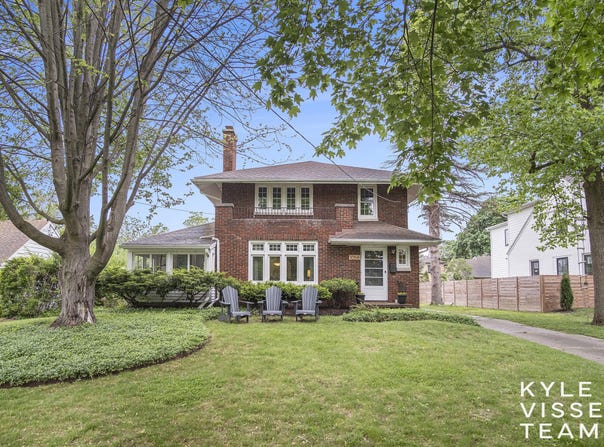 1058 Eastwood Avenue SE, East Grand Rapids, MI 49506