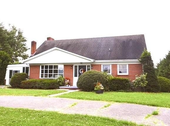 659 Comers Rock Rd, Elk Creek, VA 24326
