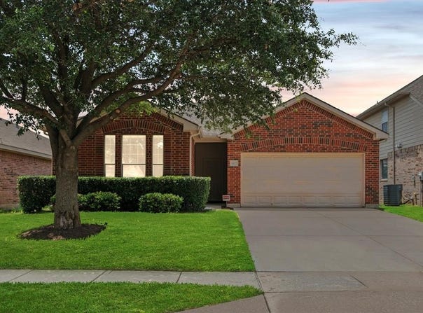 9033 Golden Sunset Trail, Fort Worth, TX 76244