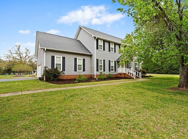 104 Wentworth Dr, Greenwood, SC 29649