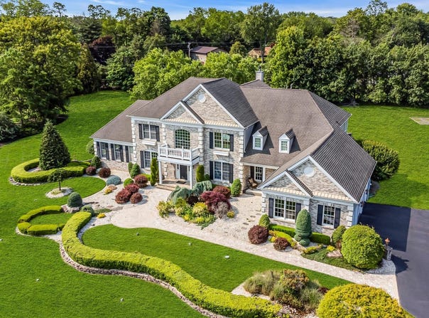1 ETHAN DRIVE, FARMINGDALE, NJ 07727