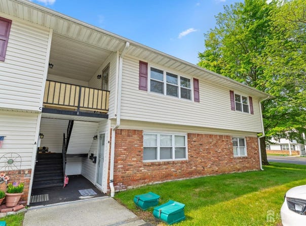 5 Utah Drive, Old Bridge, NJ 08857