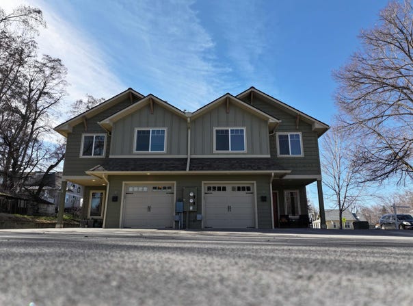 218 E Whitman Dr, College Place, WA 99324