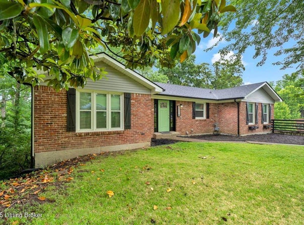 2714 Windsor Forest Dr, Louisville, KY 40272