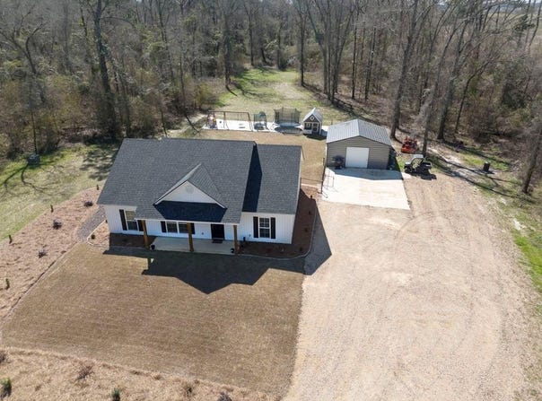 402 Livingston Rd, Smithville, GA 31787