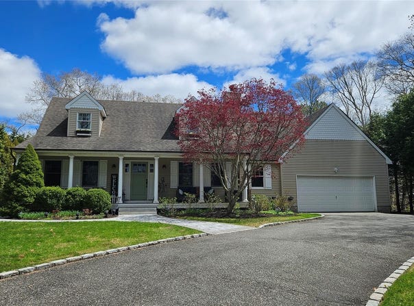 2 Bridle Path, Westhampton Beach, NY 11978