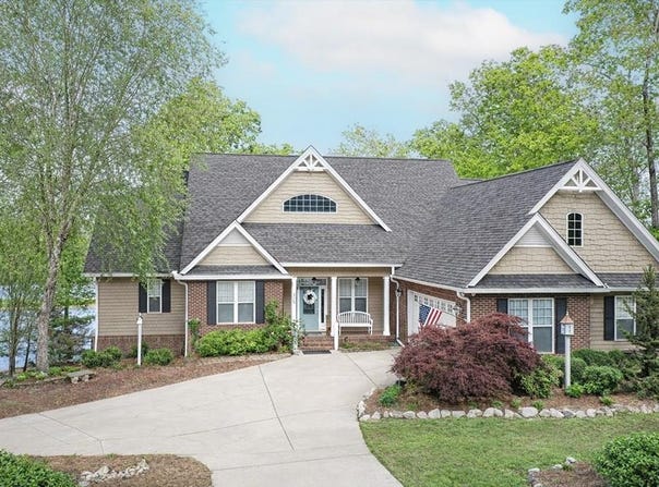 425 Terrapin Pointe Rd, Hodges, SC 29653